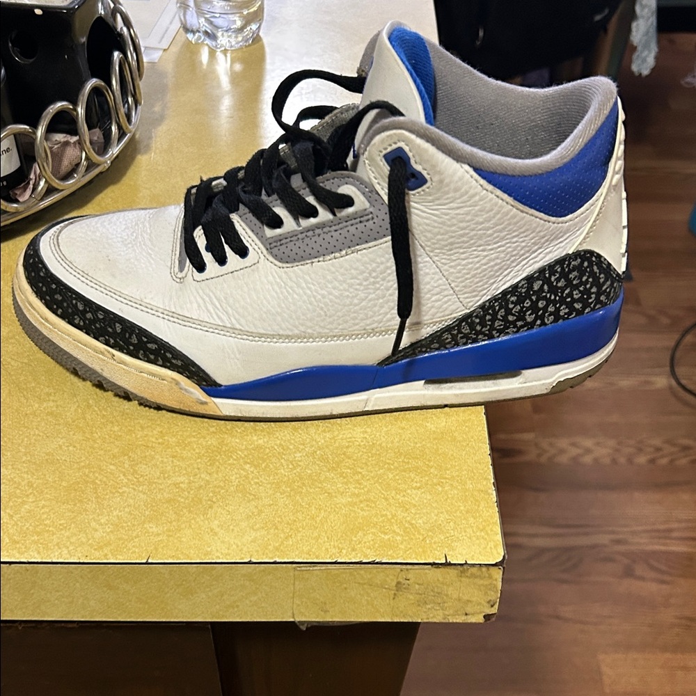 Jordan Men's White and Black Sneakers with Blue Accents - Picture 6 of 13
